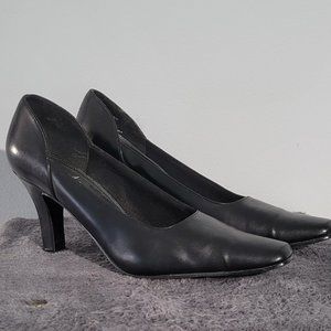 LifeStride Black Square toe pumps. 10 Women's. Pre-owned but well cared for.